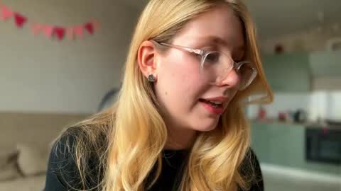 Snapshot of horney_audrey chatting on 10.21.25 Audrey online show from 10.21.25