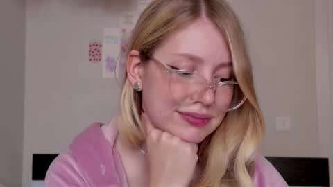 Snapshot of horney_audrey chatting on 10.28.25 Audrey online show from 10.28.25