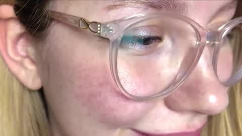 Snapshot of horney_audrey chatting on 12.18.25 Audrey online show from 12.18.25