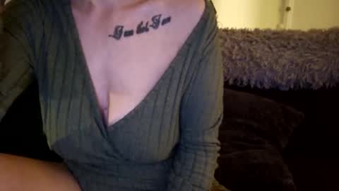 Snapshot of horneymomnextdoor chatting on 10.29.25 horneymomnextdoor online show from 10.29.25