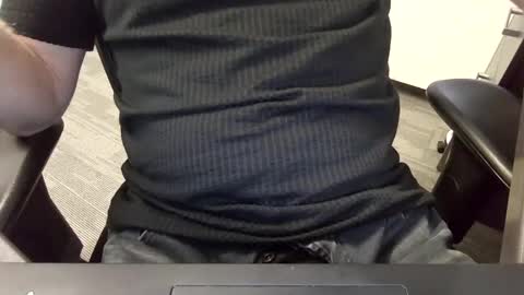 Snapshot of horny_hubby0077 chatting on 09.19.25 Horny Hubby online show from 09.19.25