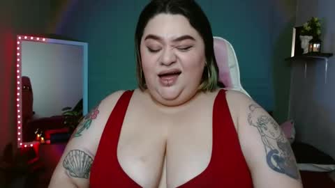 Snapshot of horny_neighbors_ chatting on 12.08.24 onlyTiffany I broke up with frank 10 days ago online show from 12.08.24