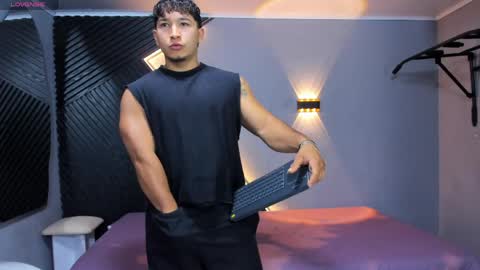 horny_nick18 online show from 04.29.26