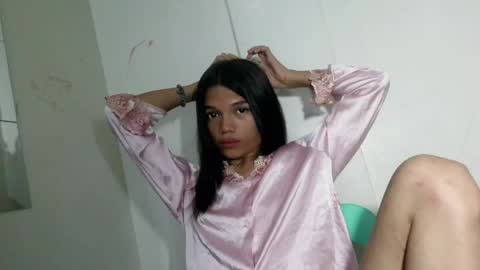 Snapshot of horny_rhiana chatting on 05.25.26 Rhiana online show from 05.25.26