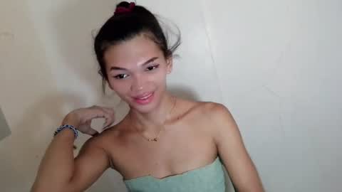 Snapshot of horny_rhiana chatting on 06.17.26 Rhiana online show from 06.17.26