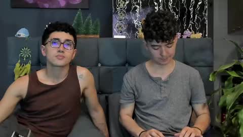 Snapshot of horny_twinks_guys chatting on 01.13.25 Alex and Camilo online show from 01.13.25