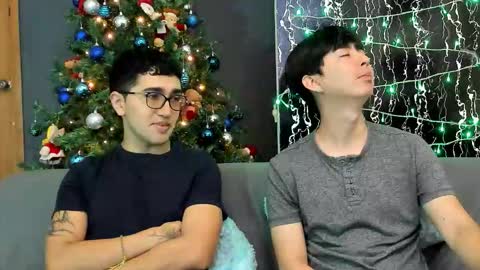 Snapshot of horny_twinks_guys chatting on 12.17.25 Alex and Camilo online show from 12.17.25