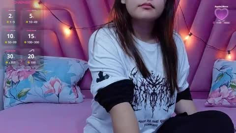 Snapshot of hornybarelylegalgirl chatting on 02.26.26 Khloe online show from 02.26.26