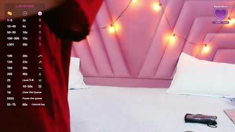 Snapshot of hornybarelylegalgirl chatting on 03.09.26 Khloe online show from 03.09.26