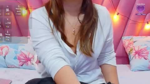 Snapshot of hornybarelylegalgirl chatting on 03.14.26 Khloe online show from 03.14.26