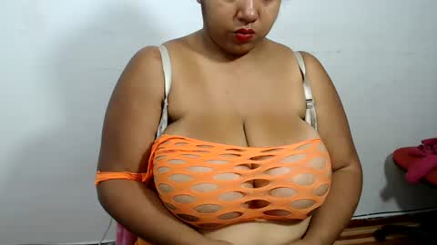 Snapshot of hornyboobs18 chatting on 08.05.26 karen online show from 08.05.26