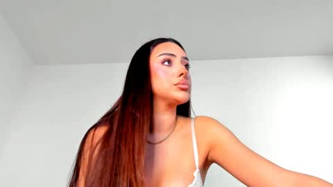 Snapshot of hornyemma_ chatting on 05.18.26 Emma online show from 05.18.26