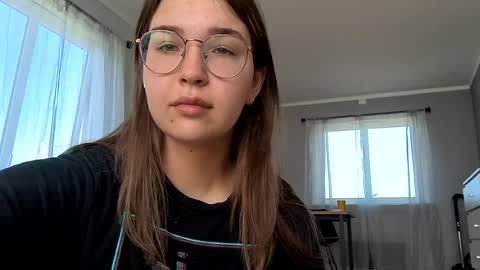 Snapshot of hornykitty_x chatting on 07.10.26 Alisa and Mike online show from 07.10.26
