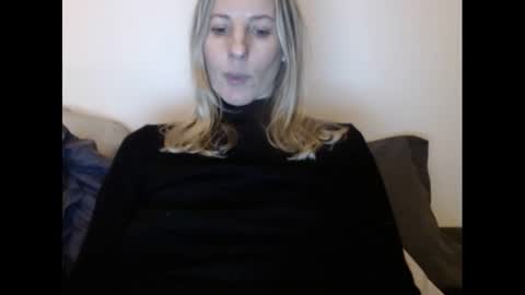 Snapshot of hornyssima chatting on 01.25.25 Hornyssima online show from 01.25.25