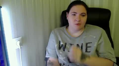 Snapshot of hot2panthers chatting on 11.19.25 hot2panthers online show from 11.19.25