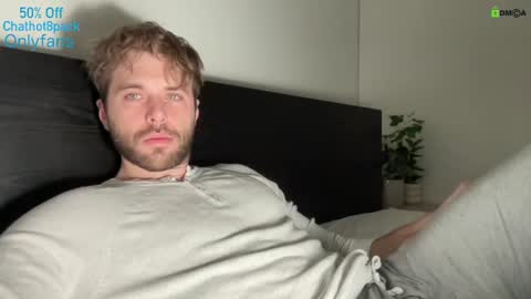 Snapshot of hot8pack01 chatting on 12.22.24 Edward aka Wolf online show from 12.22.24