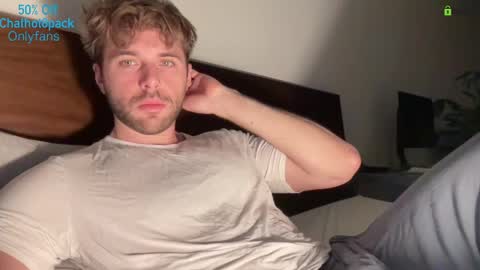 Snapshot of hot8pack01 chatting on 11.21.25 Edward aka Wolf online show from 11.21.25