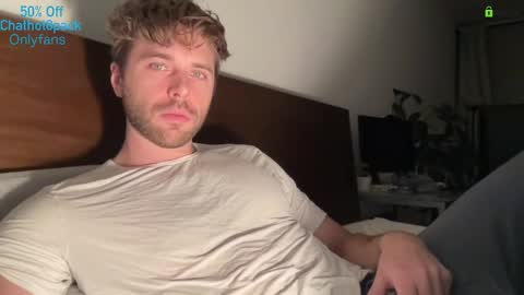 Snapshot of hot8pack01 chatting on 12.18.25 Edward aka Wolf online show from 12.18.25