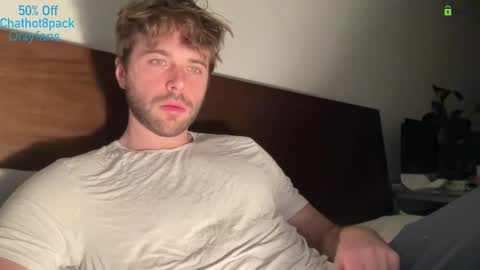 Snapshot of hot8pack01 chatting on 12.20.25 Edward aka Wolf online show from 12.20.25