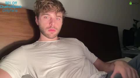 Snapshot of hot8pack01 chatting on 12.22.25 Edward aka Wolf online show from 12.22.25