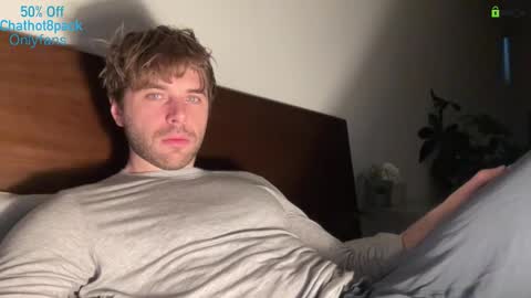 Snapshot of hot8pack01 chatting on 01.05.26 Edward aka Wolf online show from 01.05.26