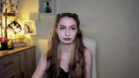 Snapshot of hot_1nina chatting on 11.21.25 NINA online show from 11.21.25