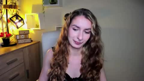 Snapshot of hot_1nina chatting on 12.01.25 NINA online show from 12.01.25