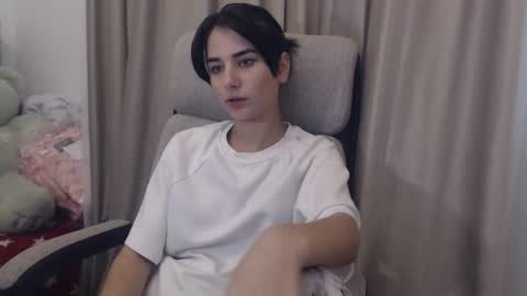 Snapshot of hot_bruny chatting on 10.10.25 Bruny online show from 10.10.25