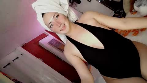 its me CLAUDIA online show from 04.06.26