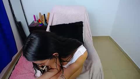 Snapshot of hot_girl01_hanna chatting on 03.01.26 angie online show from 03.01.26