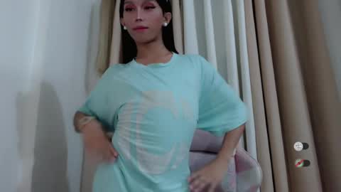 Snapshot of hot_khianna chatting on 06.25.26 Khianna online show from 06.25.26
