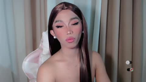 Snapshot of hot_khianna chatting on 07.18.26 Khianna online show from 07.18.26