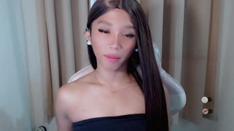 Snapshot of hot_khianna chatting on 07.25.26 Khianna online show from 07.25.26