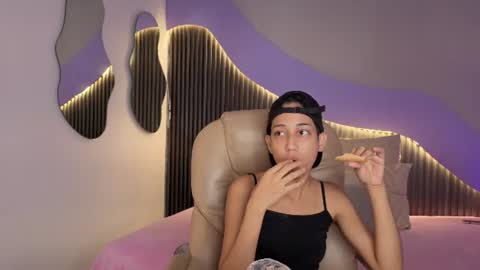 Snapshot of hot_little_bunny chatting on 06.18.26 Alana online show from 06.18.26