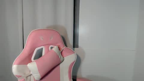 hot_pauline online show from 04.18.26