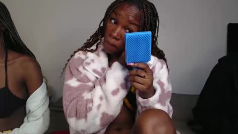 Snapshot of hot_petite1 chatting on 12.04.24 Hot petite online show from 12.04.24