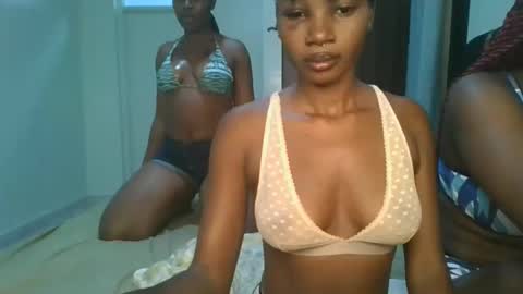 Snapshot of hot_petite1 chatting on 04.28.26 Hot petite online show from 04.28.26