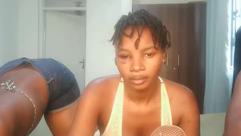 Snapshot of hot_petite1 chatting on 04.29.26 Hot petite online show from 04.29.26