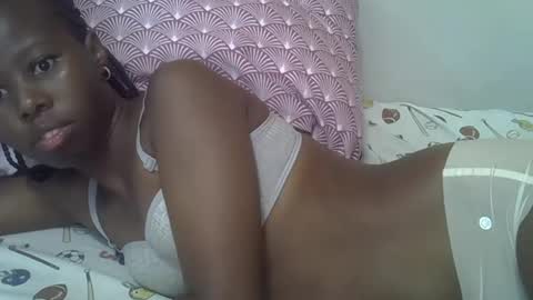 Snapshot of hot_petra2 chatting on 05.06.26 Daddys doll online show from 05.06.26