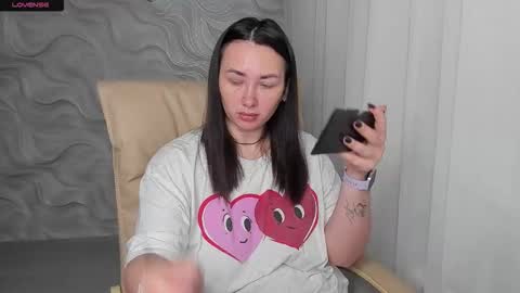 Snapshot of hot_squirtgirl chatting on 11.25.25 Vasilisa online show from 11.25.25
