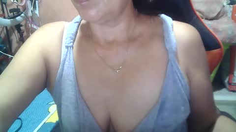 Snapshot of hotbetty_45 chatting on 02.22.25 hotbetty_45 online show from 02.22.25