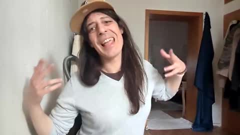 Snapshot of hotbettybellucci chatting on 10.23.25 Betty Bellucci online show from 10.23.25