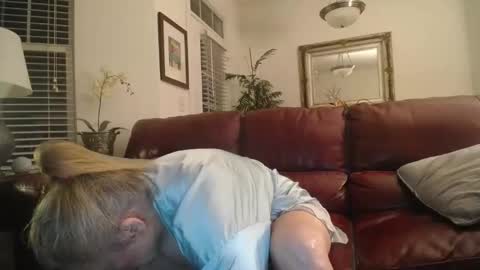 hotblondemilf1962 online show from 10.29.25