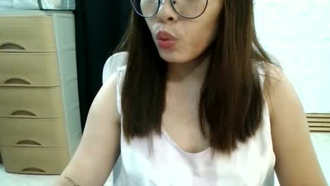 Snapshot of hotchick2099 chatting on 03.27.26 hotchick2099 online show from 03.27.26