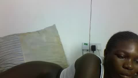 Snapshot of hotcutetracie chatting on 09.15.25 VICTORIA online show from 09.15.25
