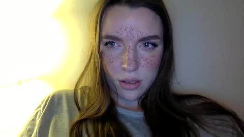 Snapshot of hoteffy chatting on 02.14.26 effy online show from 02.14.26