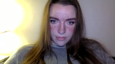 Snapshot of hoteffy chatting on 02.18.26 effy online show from 02.18.26