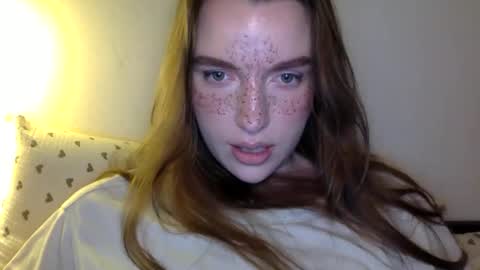 Snapshot of hoteffy chatting on 03.17.26 effy online show from 03.17.26