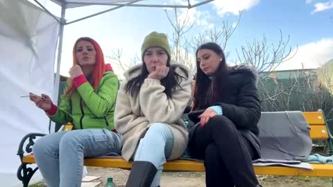 Snapshot of hotfallinganna chatting on 01.04.25 Anna online show from 01.04.25