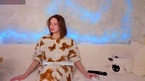 Snapshot of hotflexvi chatting on 10.11.25 Viki online show from 10.11.25